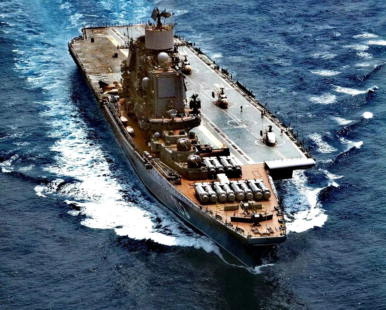 舰船欣赏:分享一组前苏联海军巴库号载机巡洋舰老照片,该舰是基辅级载