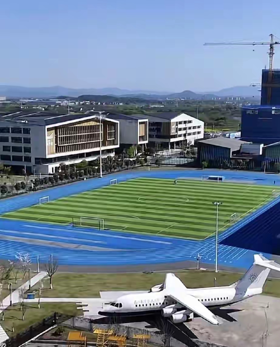 127 分 总成绩:663 分 她被国防七子之一的南京航空航天大学录取了