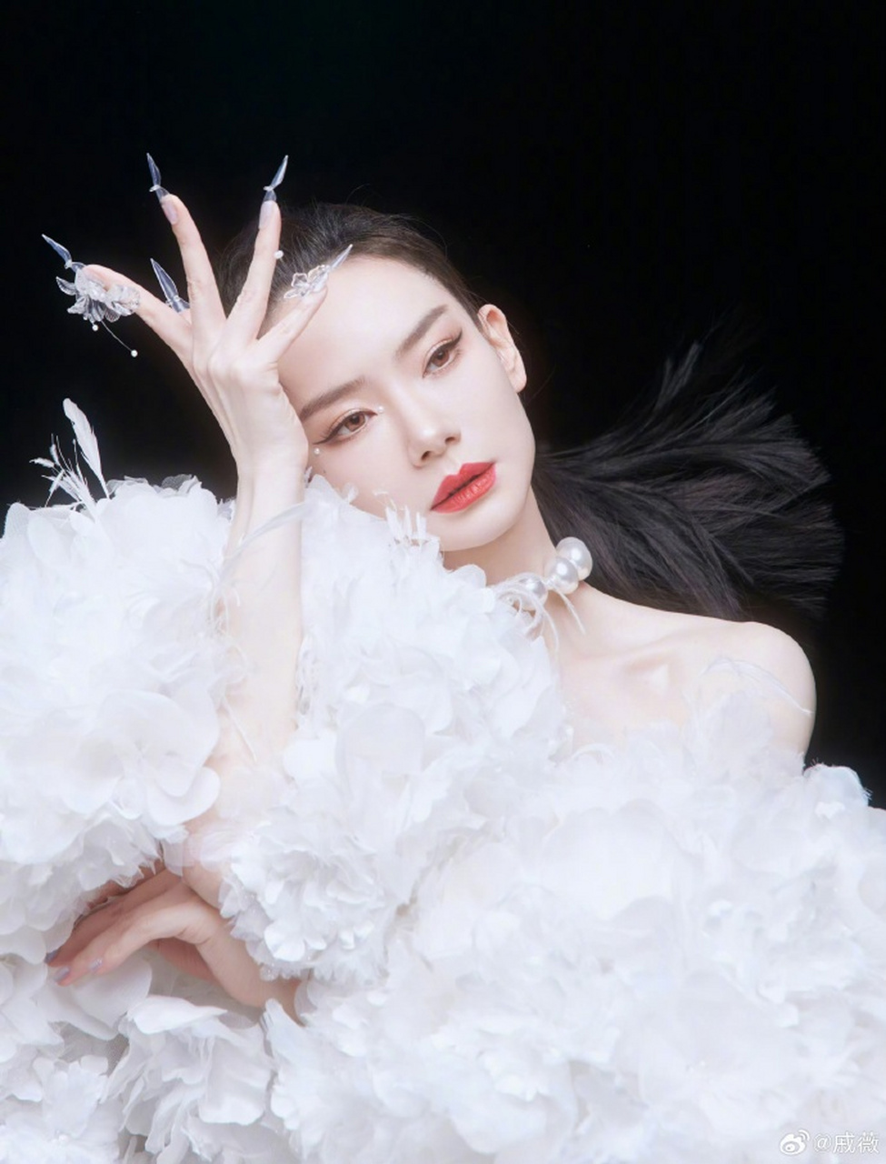 戚薇的美甲,绚丽多彩,时尚点缀.每一款都像魔法,吸引所有目光