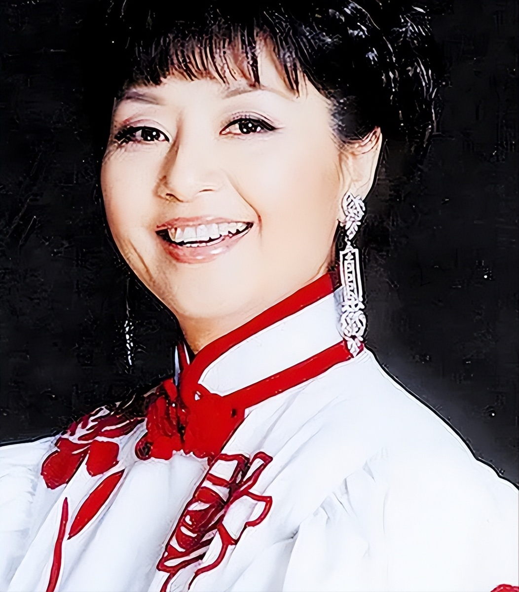 白天才举行完一场盛大的婚礼,晚上殷秀梅便做出了这个让人有些咋舌