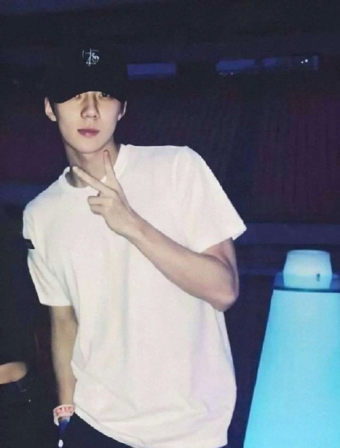 exo吴世勋男友风头像,适合小可爱使用!