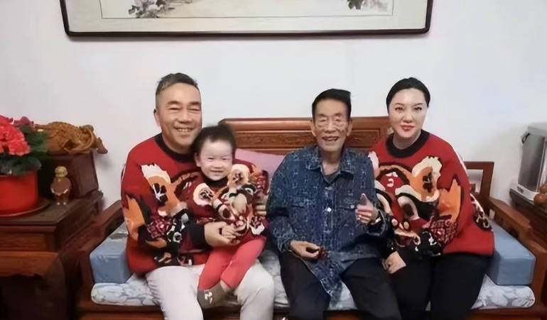 杨议与情人的聊天记录曝光,天津官媒点名杨议,让其停止闹剧