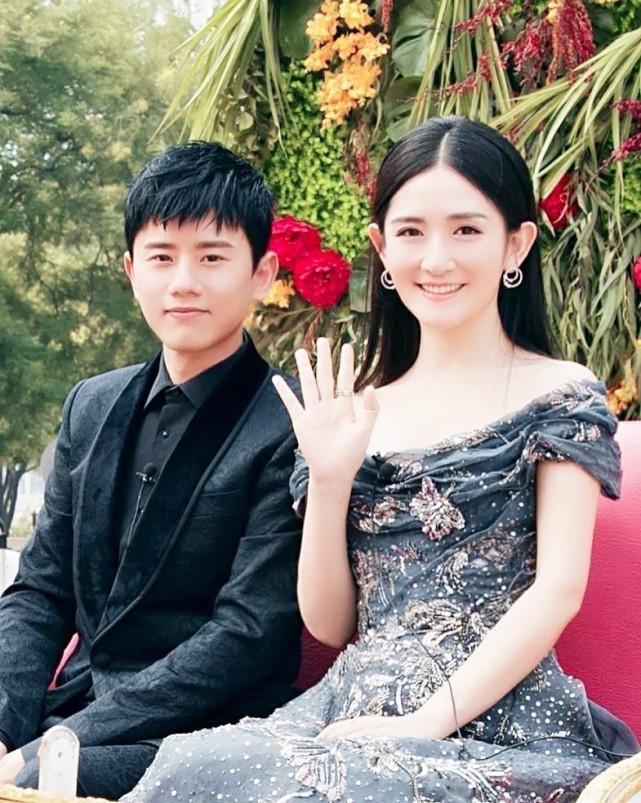 可当初,张杰在结婚时,是跟谢娜说,要在上海买房子的,但是谢娜硬拭没