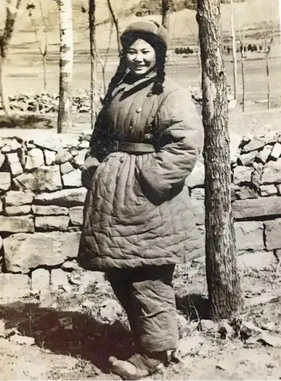 抗美援朝时期,一位志愿军女战士的真实留影