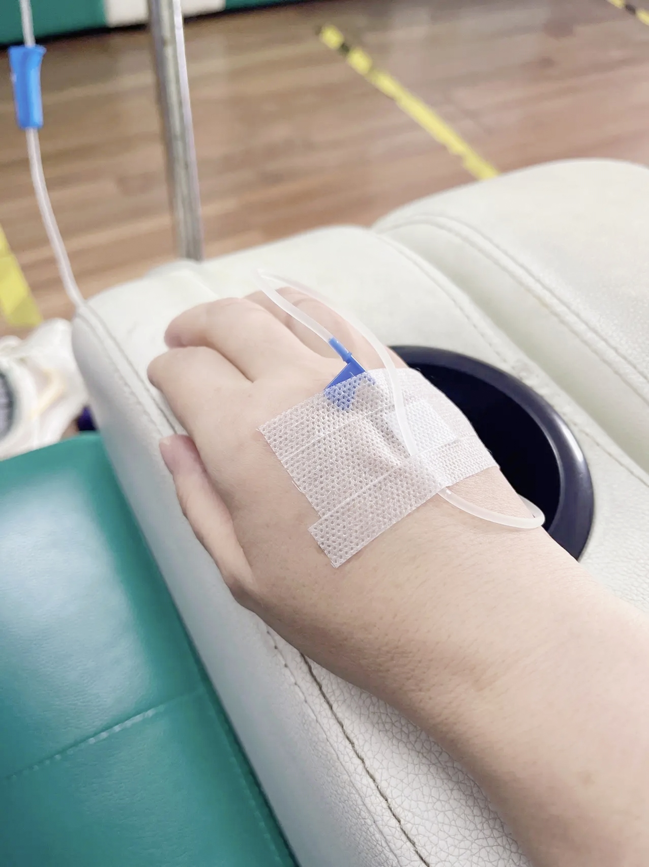 昨晚耳朵疼痛难忍,点滴第二天好多了,打点滴都是咳嗽的输液照片真实