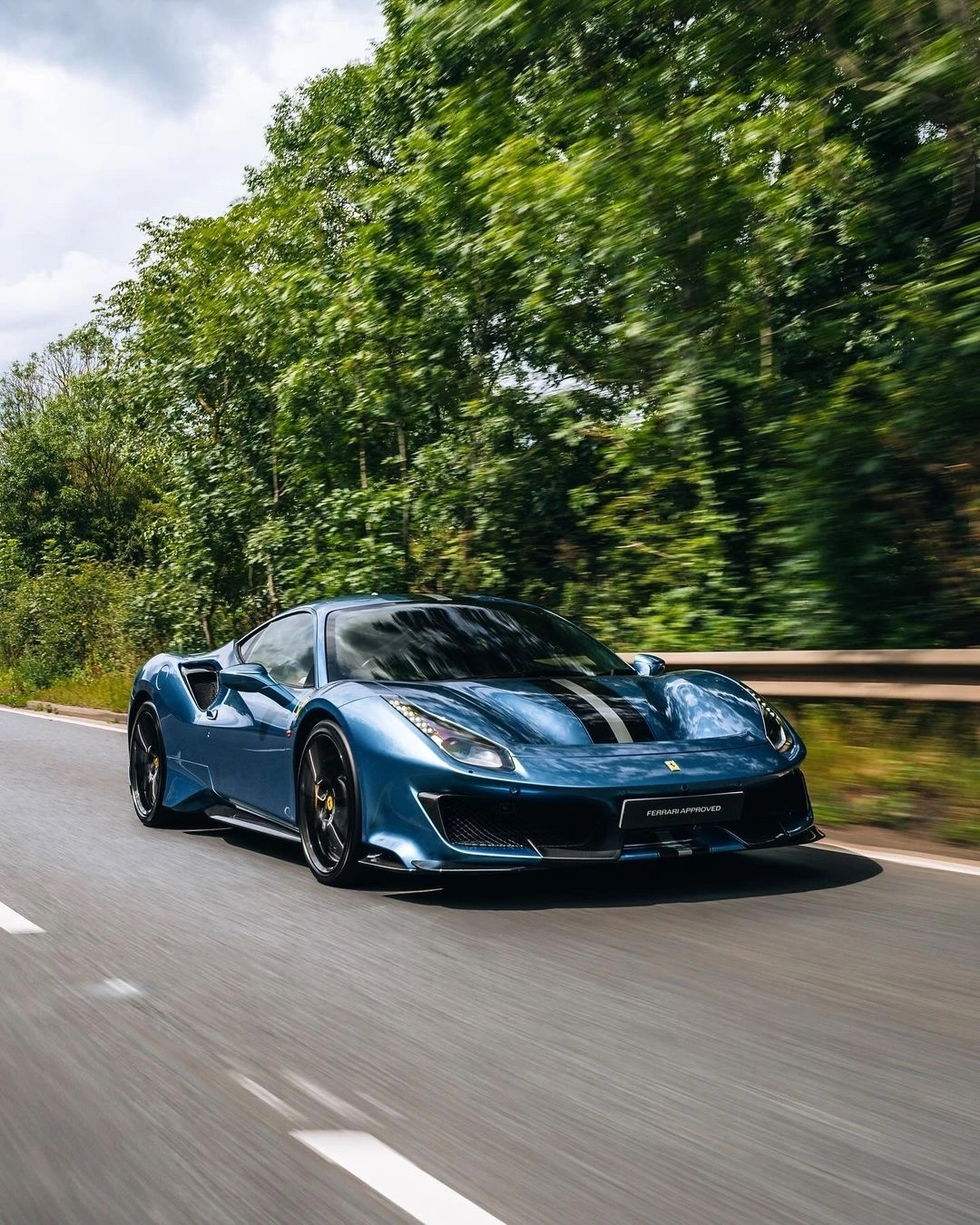 法拉利 488 pista:非凡性能的奢华跑车之作