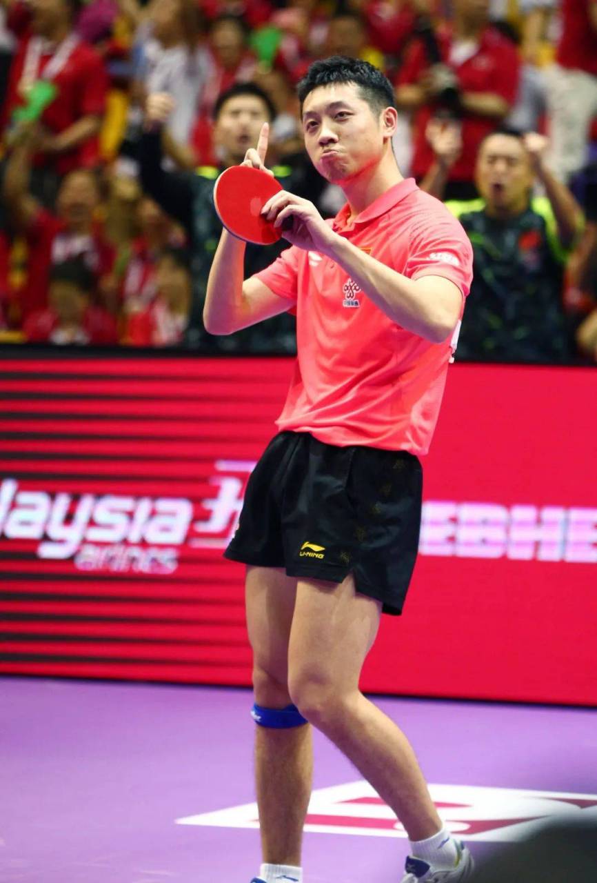 许昕在采访时谈到,自己当运动员时被骂的真是狗血淋头,教练刘国栋谁都