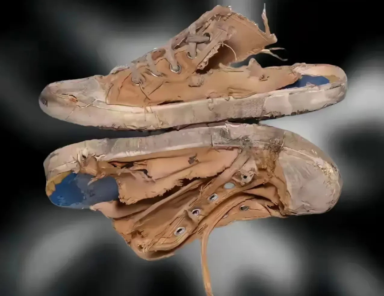 就这个破烂样,扔垃圾桶里,估计乞丐都不会捡,谁能想到它竟是巴黎世家