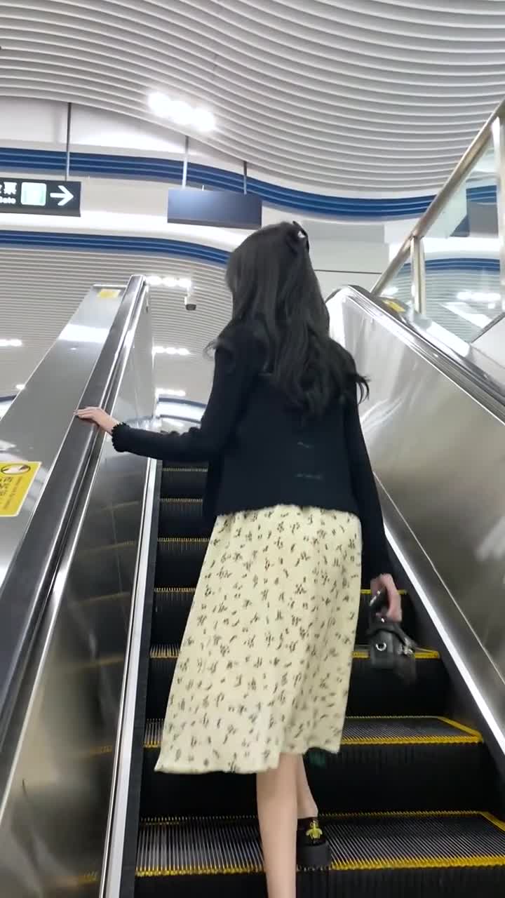 38岁小仙女拒绝男友8年8次求婚,男友无奈迎娶她人