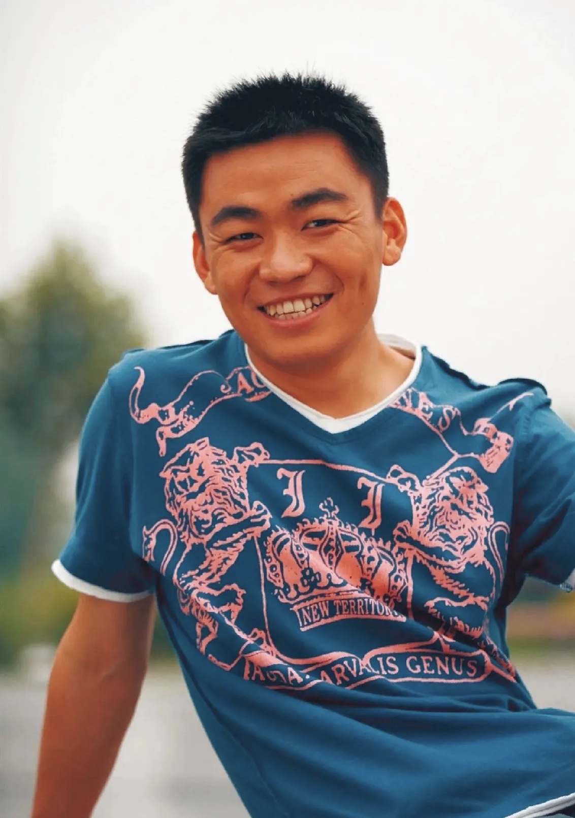 王宝强,从草根出身,凭借着坚韧不拔的毅力和对表演的热爱,在演艺道路