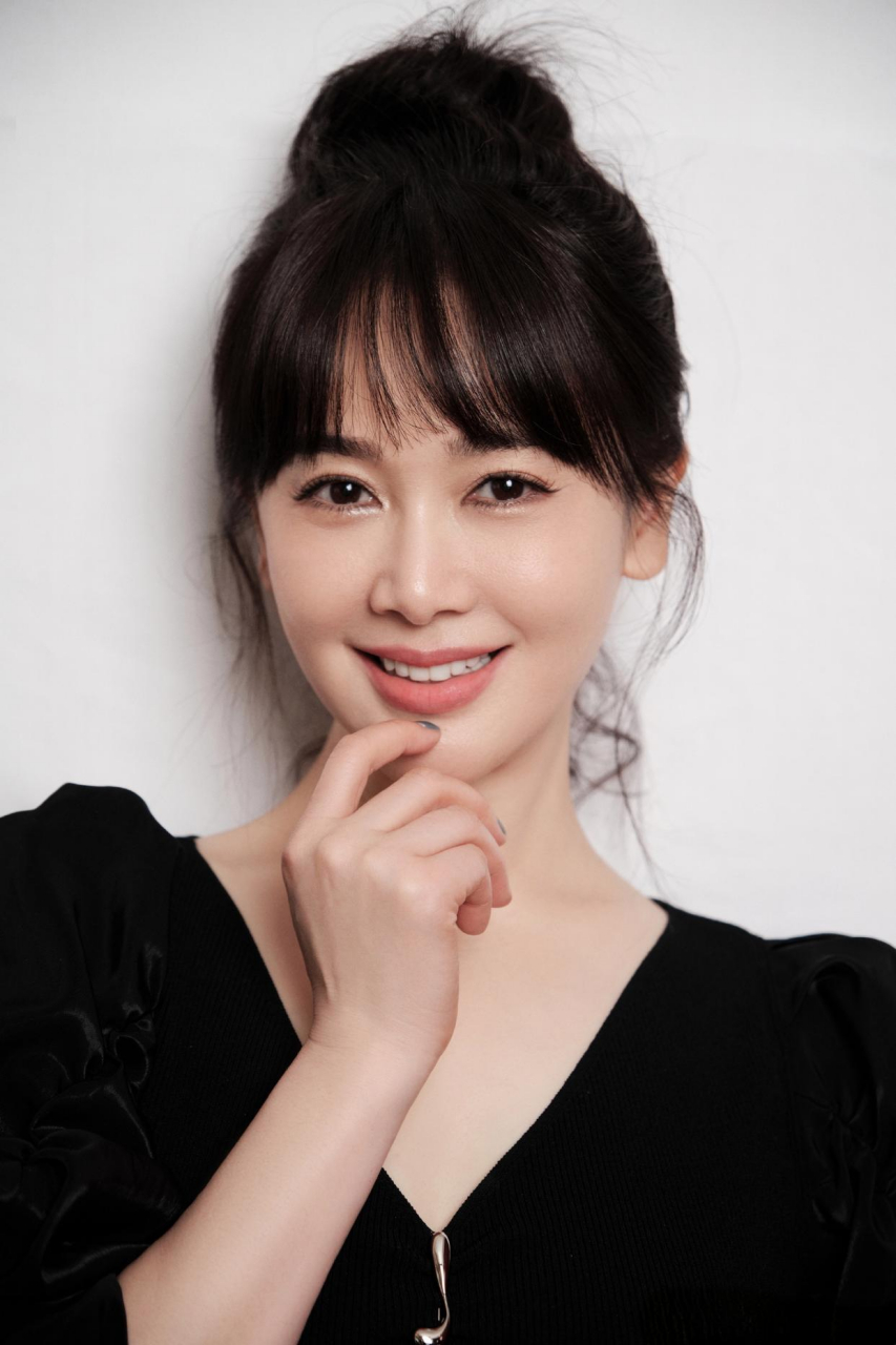 左小青岁月不败美人,气质优雅状态依旧能打!