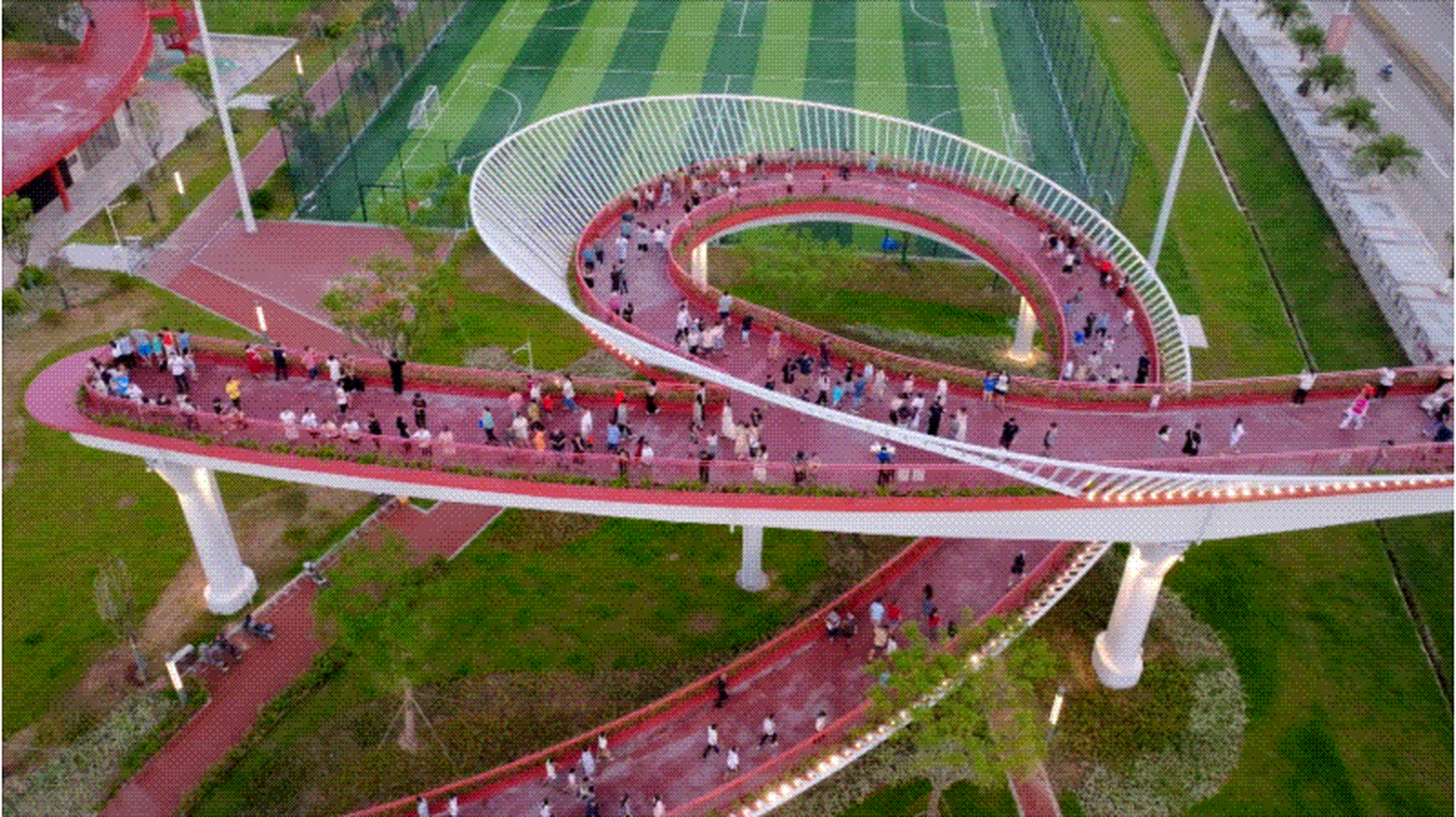 东莞最新火爆的网红打卡圣地——石排体育公园  鲜艳的颜色,别致的