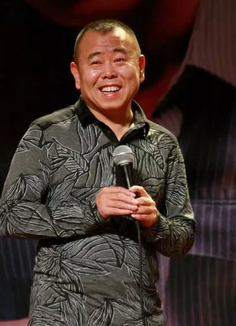 6米."一旁的李明启听不下去了,笑着说了一句话,惹得全场捧腹大笑.