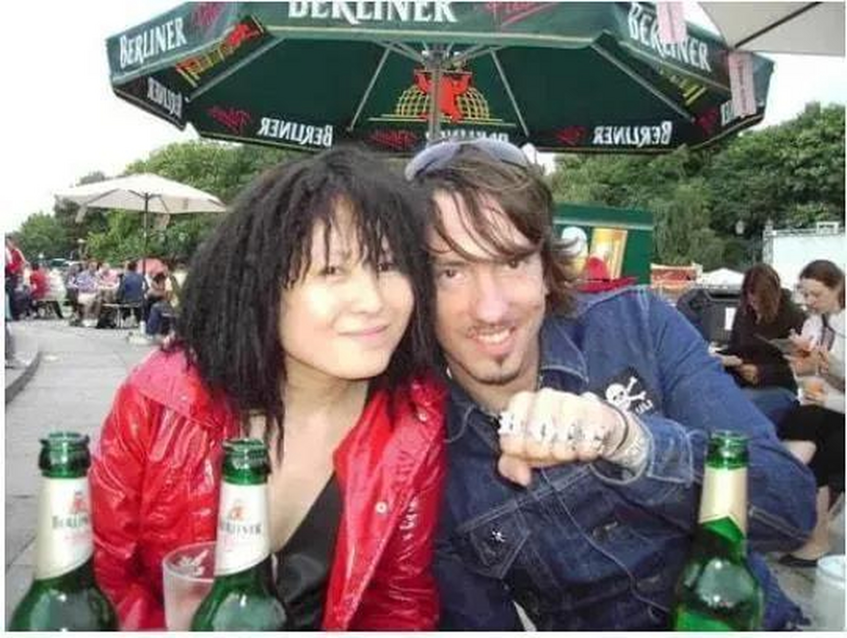 在90年代初的北京,一个叫罗琦的18岁女孩正站在人生的十字路口.