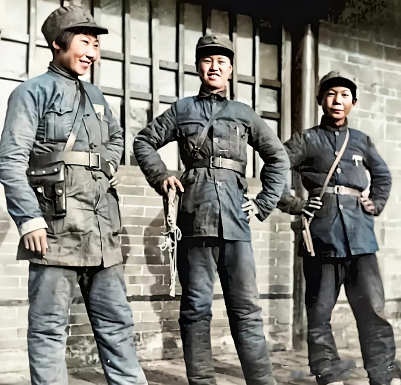 不要再被电视剧骗了,这才是抗战时期八路军女战士的真实照片