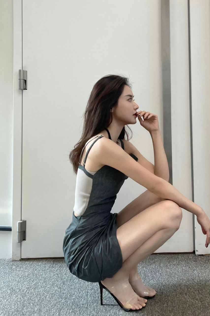 nba女主播 美娜?一字带高跟真诱人啊