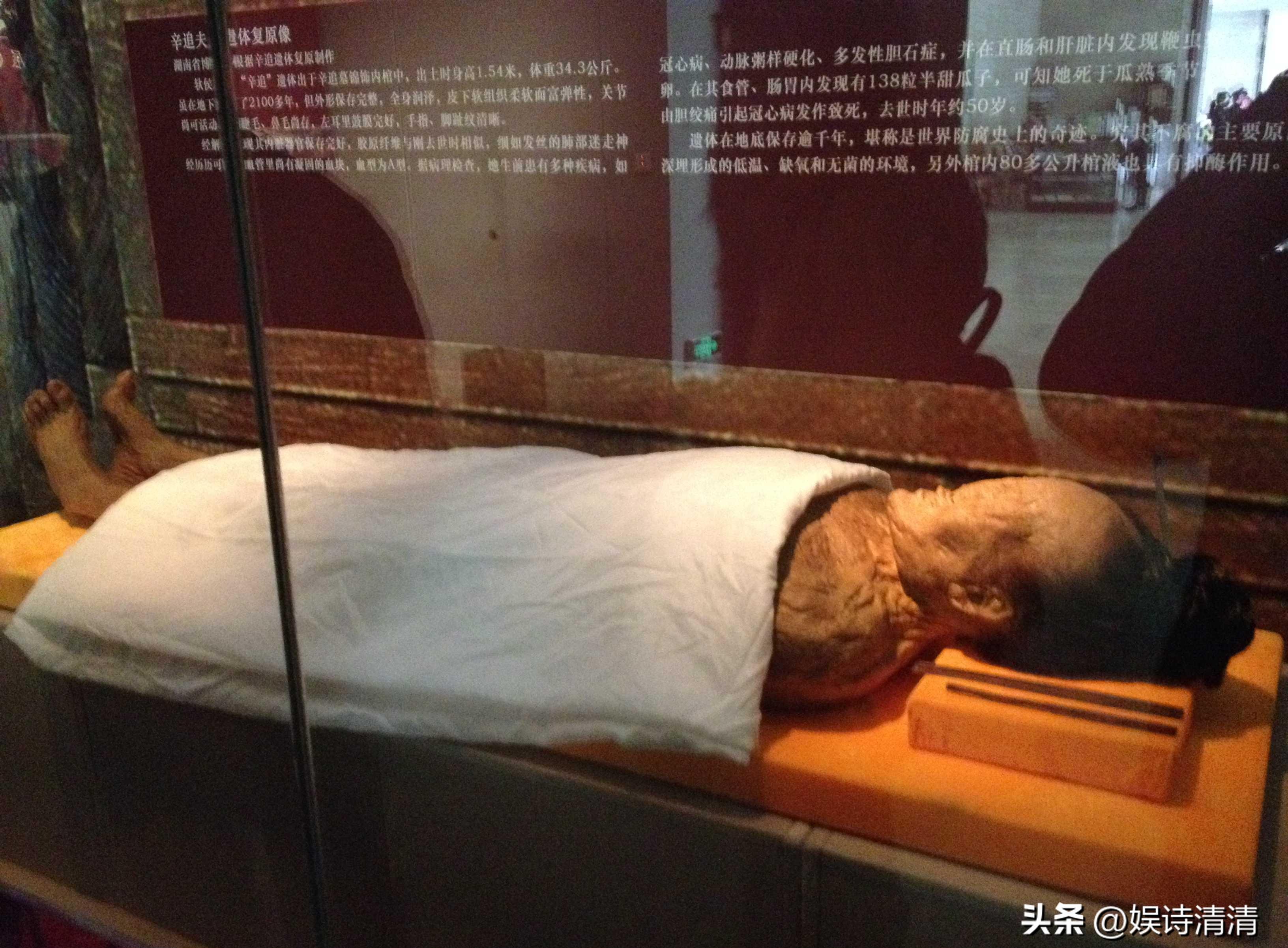 有人喊了一声:"危险,快跑!"听到喊声,工人们顿时四下逃窜