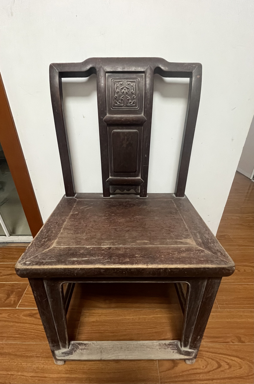 这是老祖宗留下来的一张椅子,我会爱惜和珍藏的.