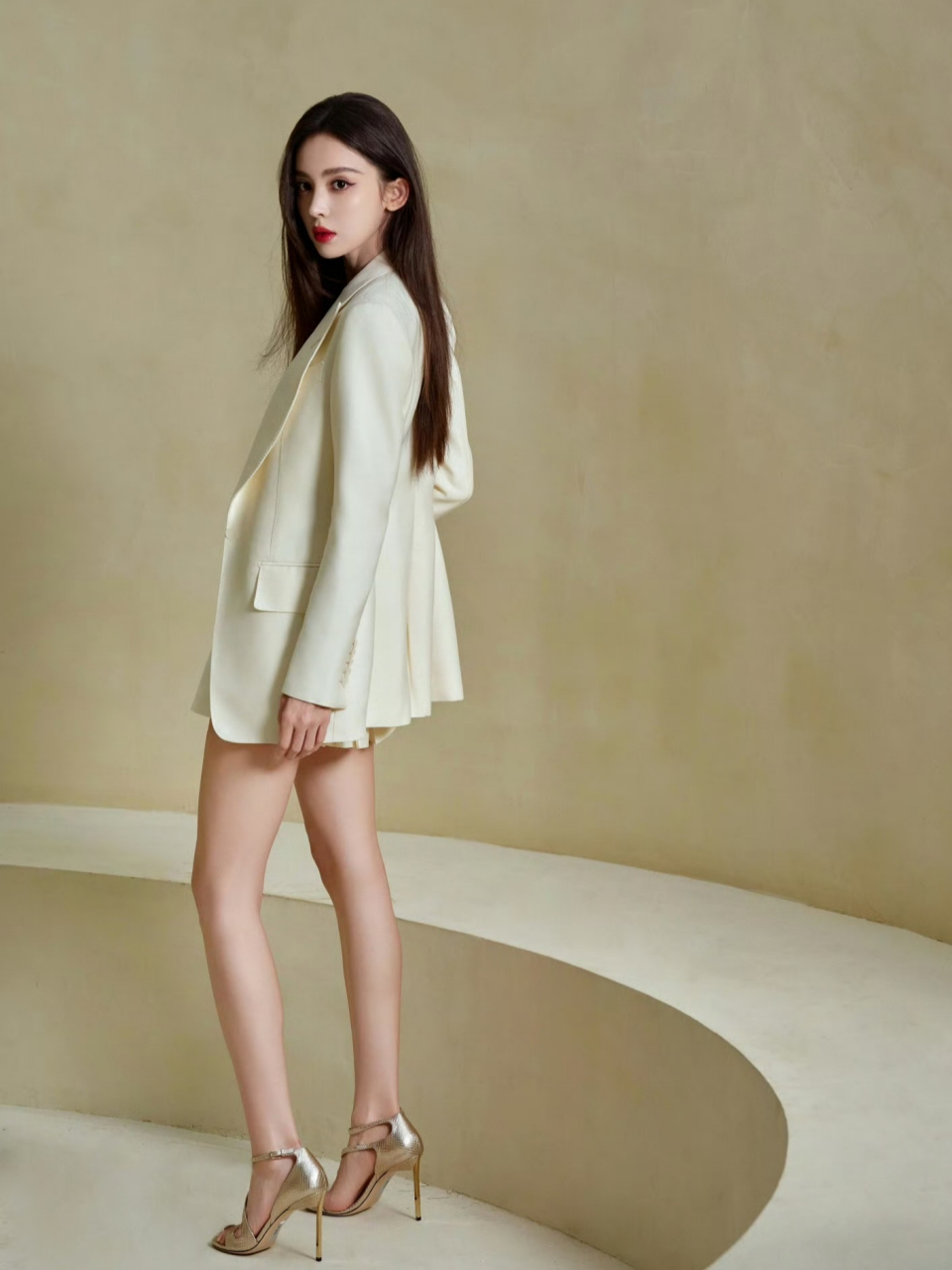 魅力四射,古力娜扎美腿写真集,优雅与性感并存,尽显高贵气质