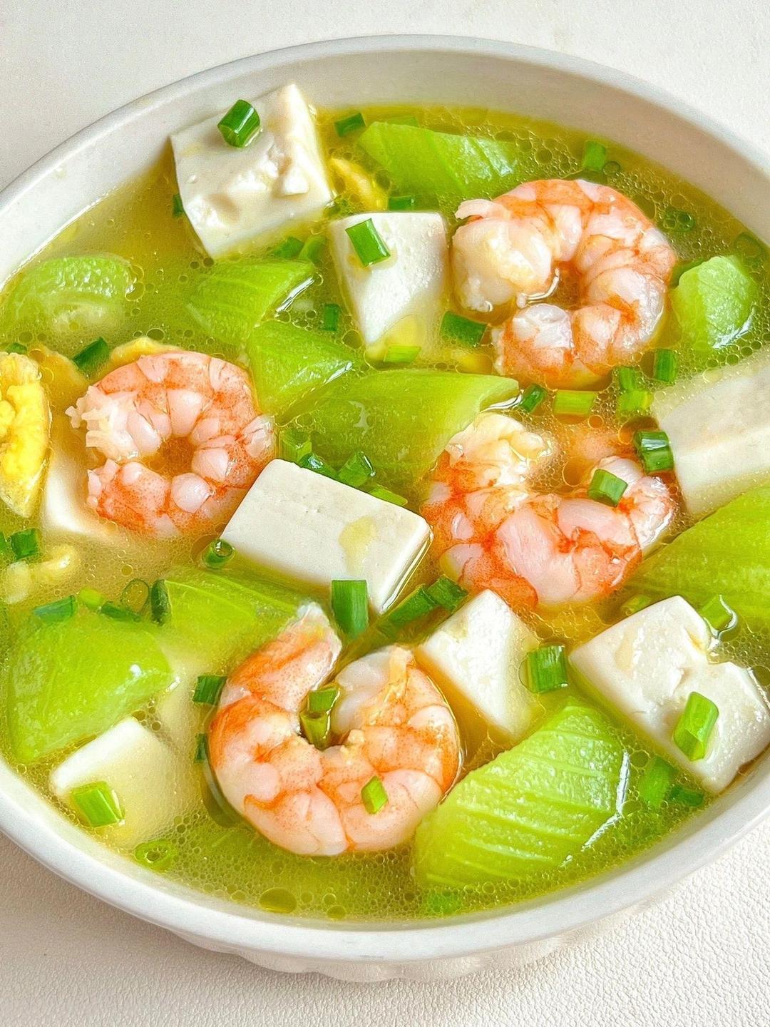 丝瓜豆腐虾仁汤老少皆宜