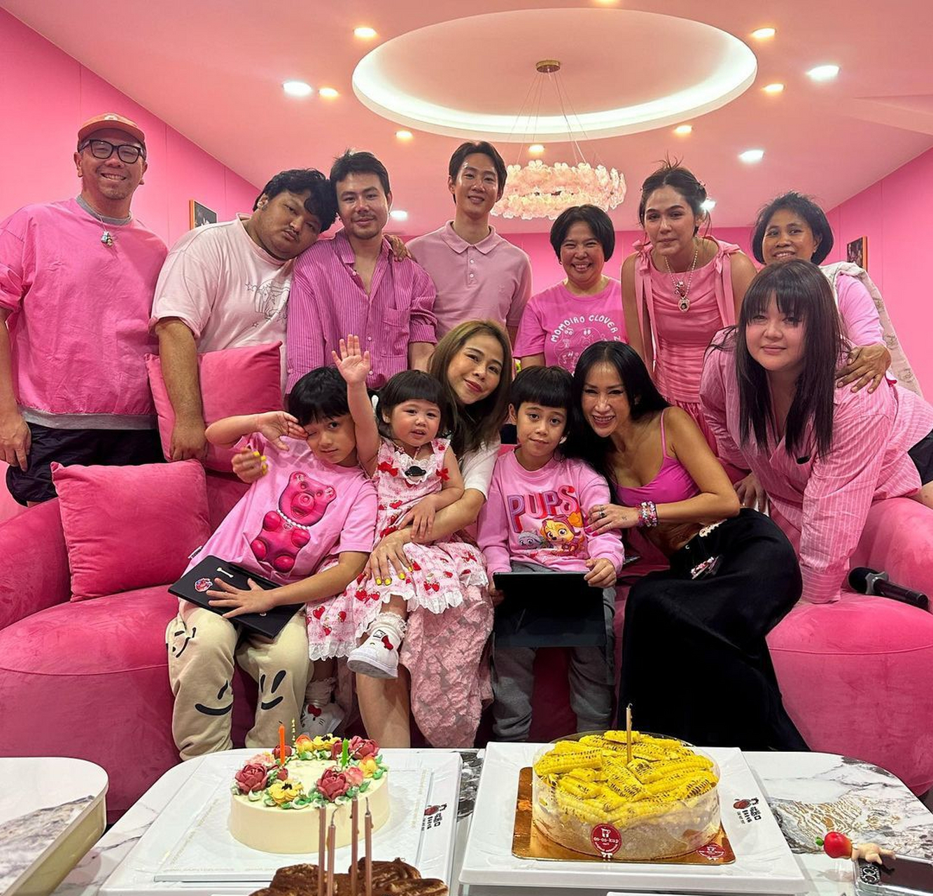 【泰星captain为女友庆祝40岁生日】8月20日是泰国知名女星chompoo好