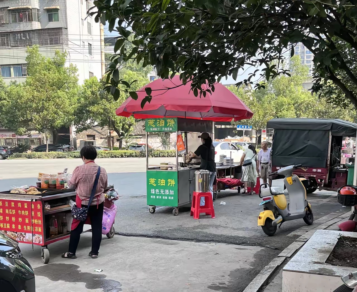 摆地摊做什么生意比较好(摆地摊做什么生意比较好赚钱)