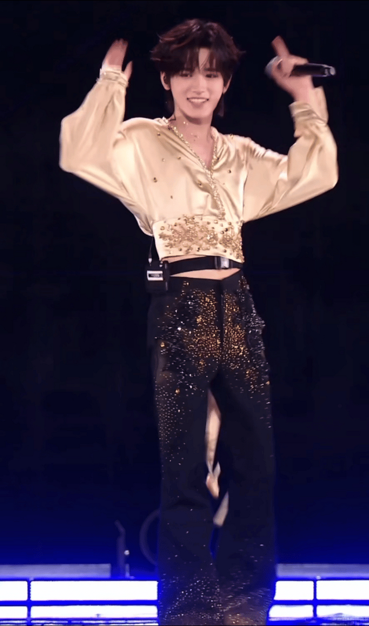 "最爱的是摇摇晃晃,袁娅维也回应了亚轩#时代少年团宋亚轩# #宋亚轩