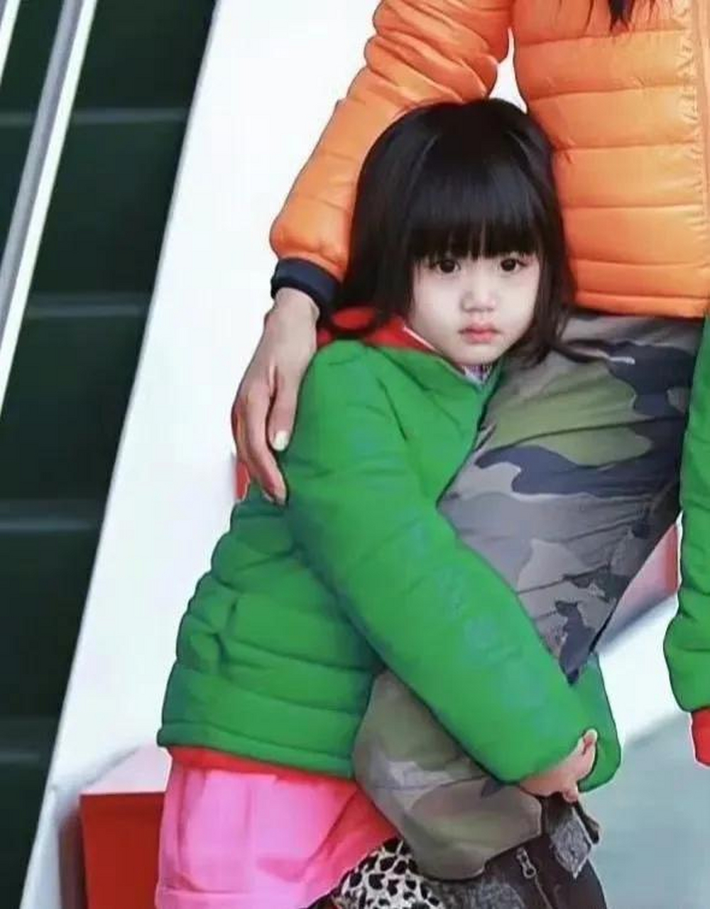 钟丽缇的小女儿小考拉真的是从小美到大,是三个女儿当中最漂亮的,才14