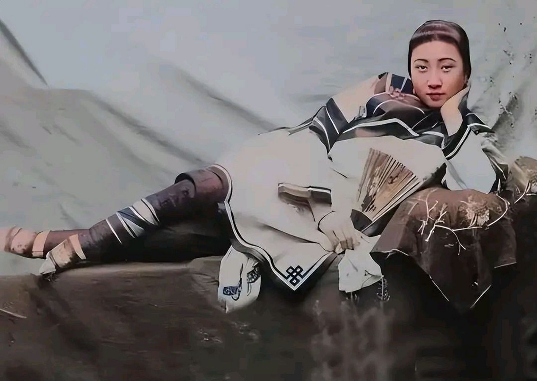 晚清名妓赛金花的真实留影,照片中赛金花穿着一身素雅的衣服