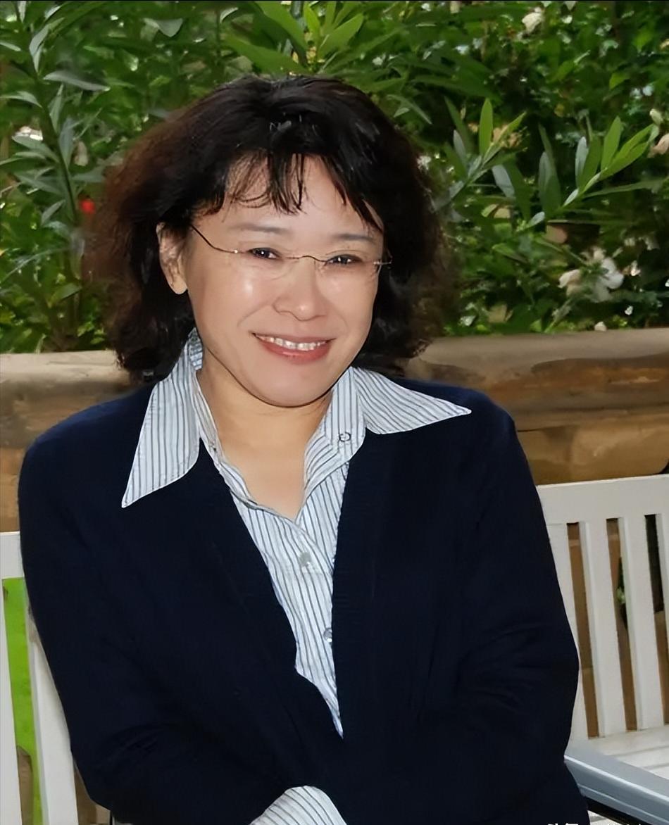 张海迪是个谜,从上世纪80年代至今,30多年过去快70岁,为什么一直还能