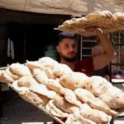 有人认为埃及没有未来:2 分钱的大饼卖了 37 年,当埃及政府想涨到 5