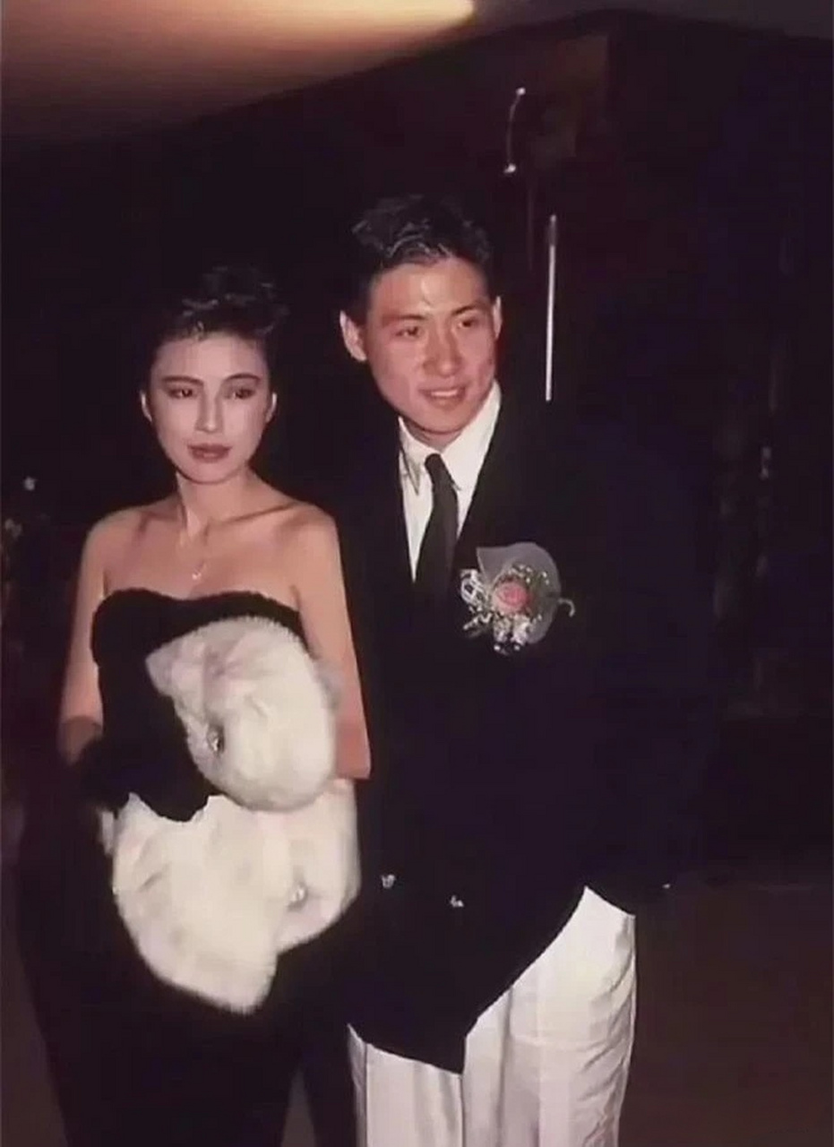 1996年2月15日,张学友与罗美薇在英国伦敦低调成婚,为十年的爱情长跑