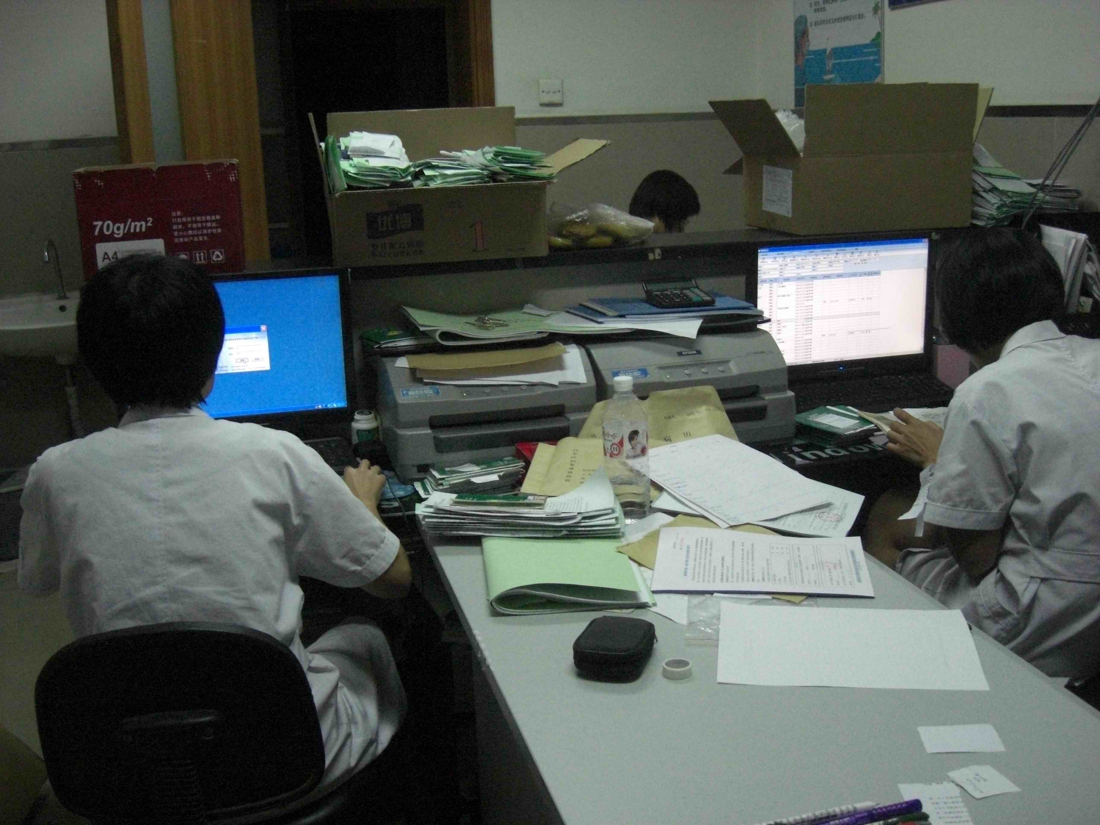 穷人没有试错成本的,家庭富裕的孩子,父母给他100万