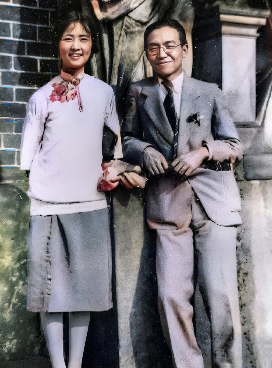 民国才女林徽因和丈夫梁思成的合影,让人感叹真的是郎才女貌,天造一对