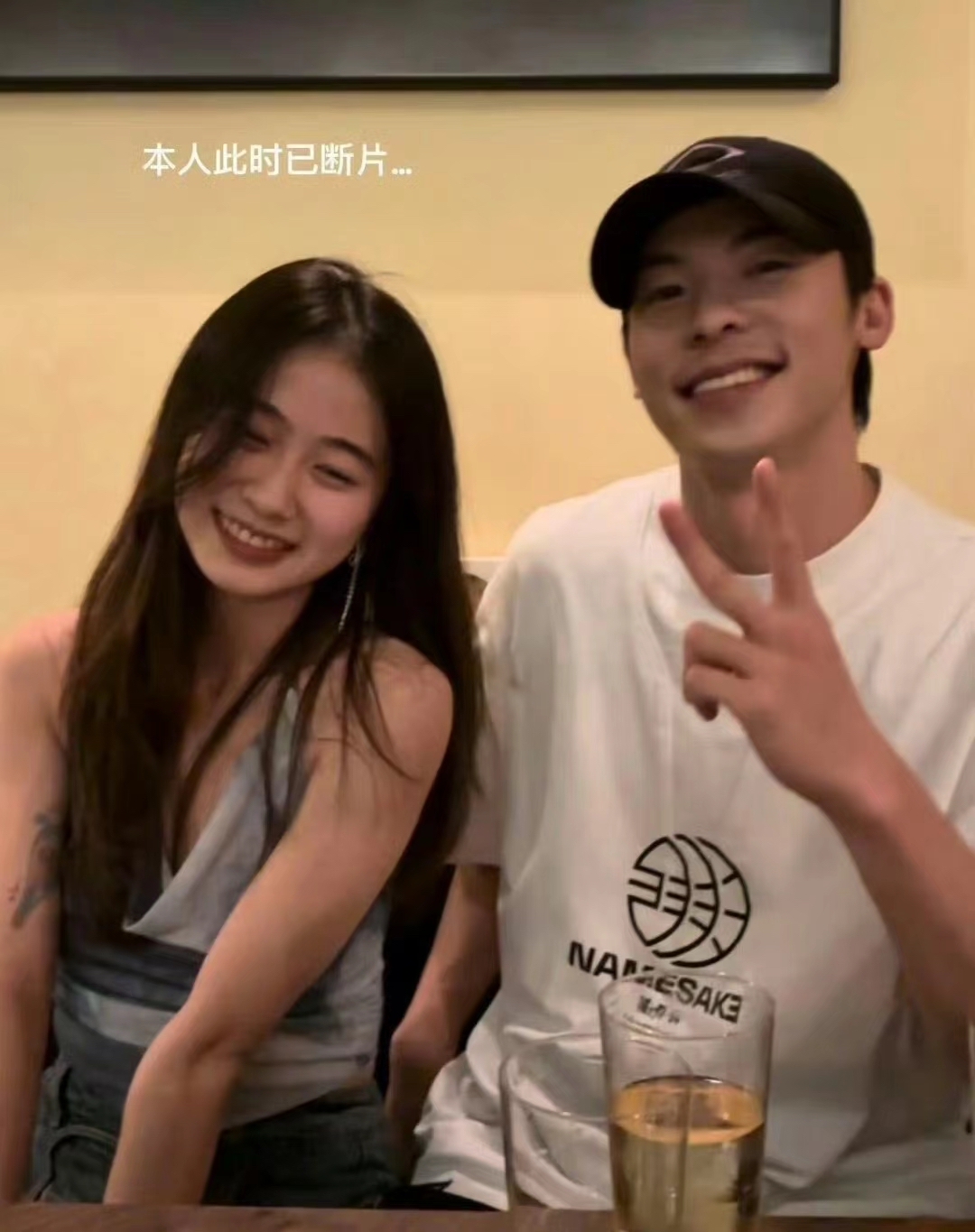 有网友在酒吧偶遇许光汉这个样子是喝断片了吗?脸好红