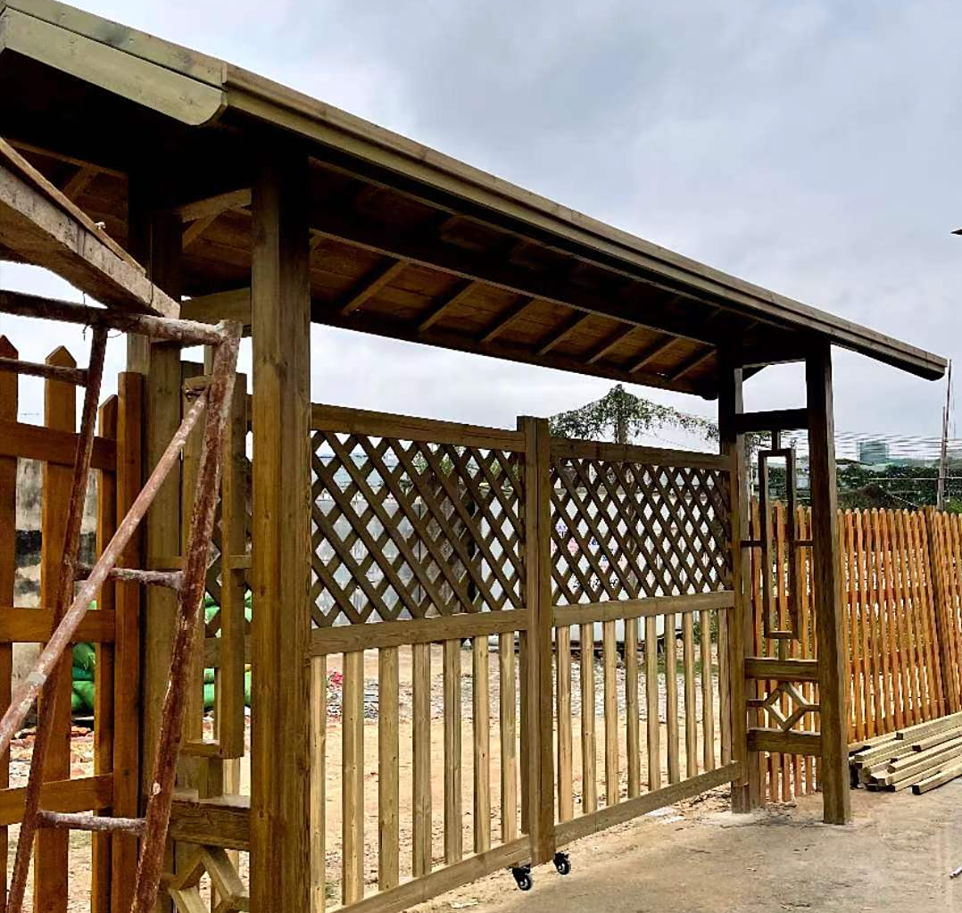 环保选择:防腐木大门的优势