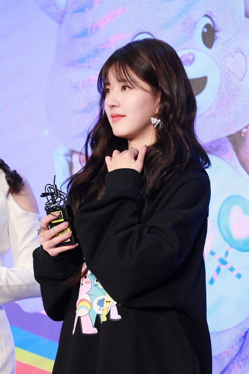 甜美女孩——赵露思!她的笑容,太有感染力了吧!