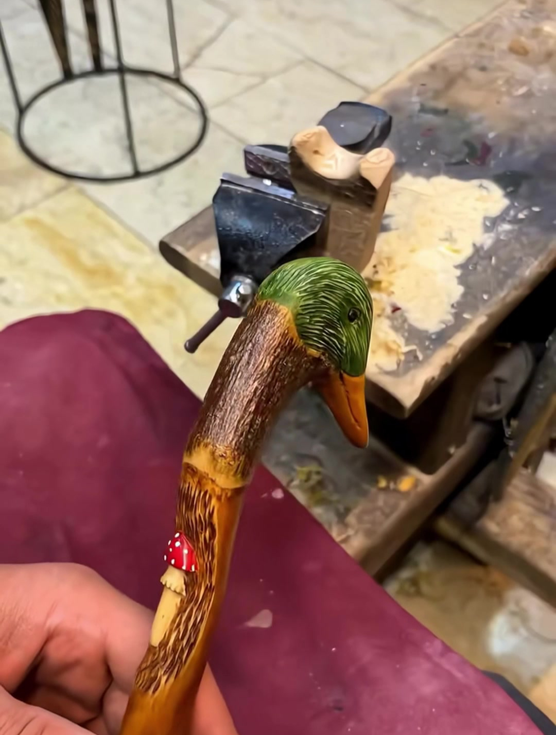 木工老师傅制作花样拐杖,大家来瞧瞧,这手艺怎么样