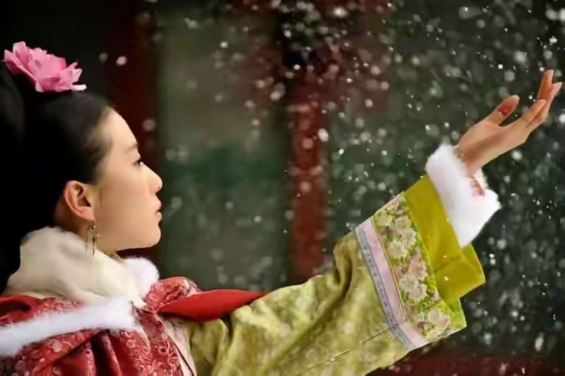 《步步惊心》 总觉得莫名其妙  若曦喜欢姐f(八爷) 姐f喜欢姐姐 姐姐