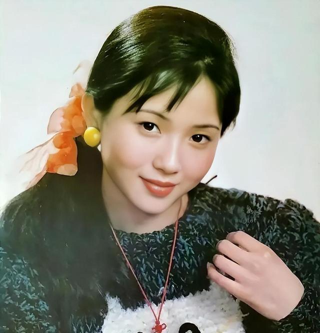 "江南第一美人"陶慧敏:出了名的难追,却稀里糊涂嫁给普通人