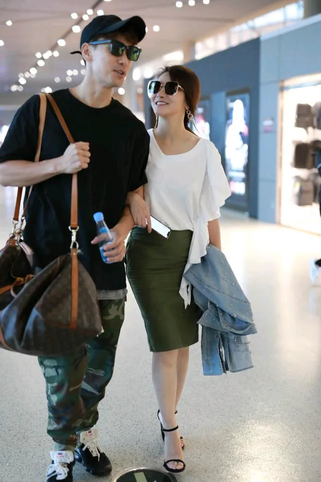 她那么成熟性感,事业有成,却嫁给了小8岁的鲜肉老公,感觉都是女的养家