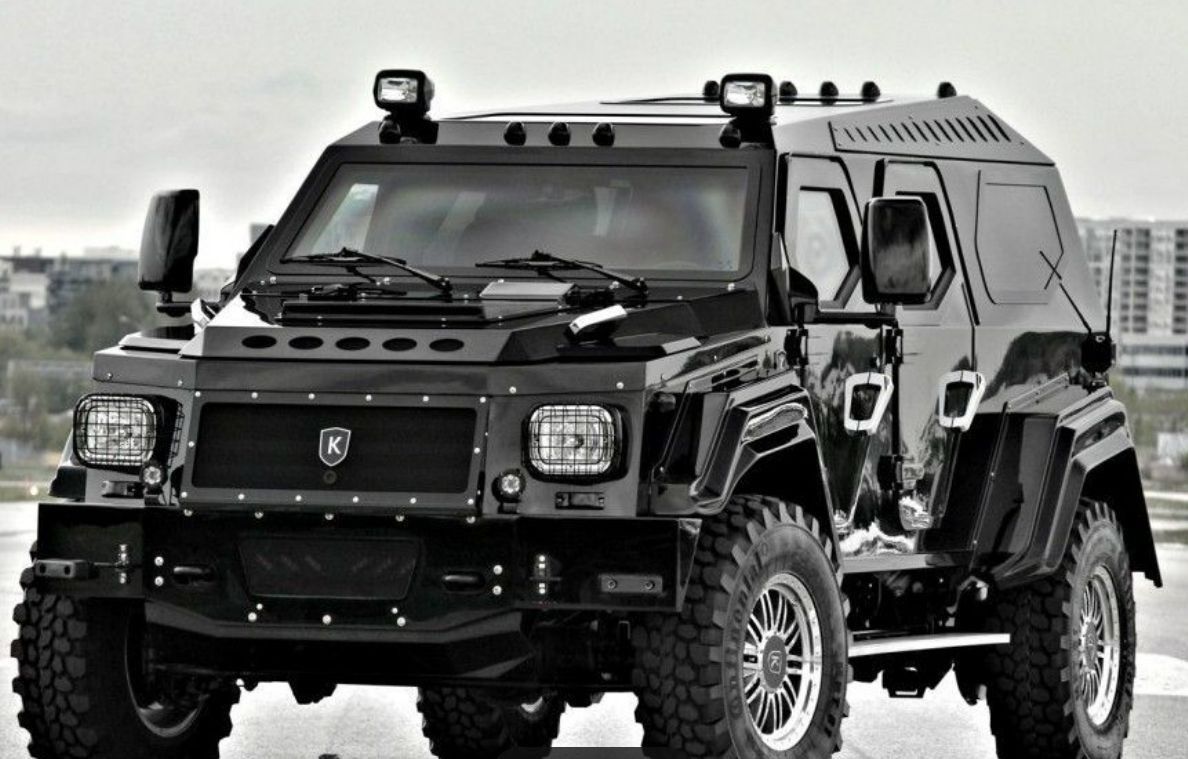 辽宁第1辆骑士十五世,1600万,也是中国配置最高的,油耗58升