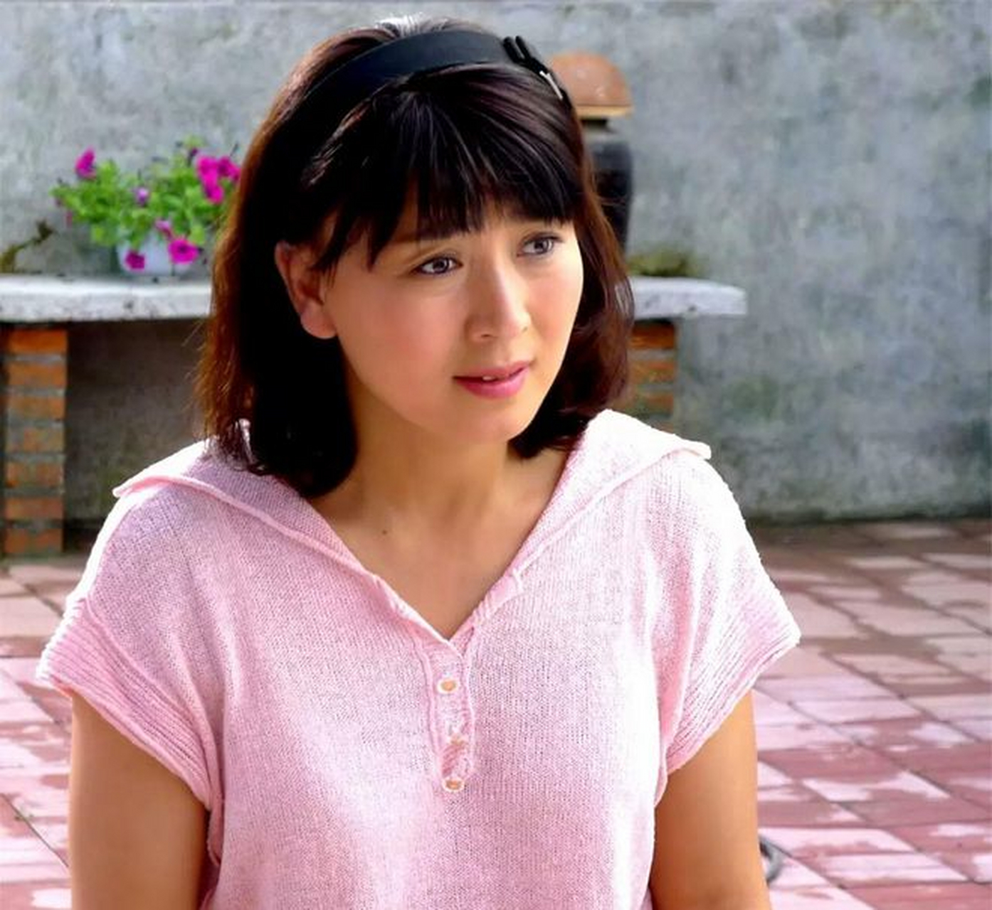 45岁的闫学晶当了姥姥,但是她又怀孕了,此时她的女儿28岁,儿子24岁,她