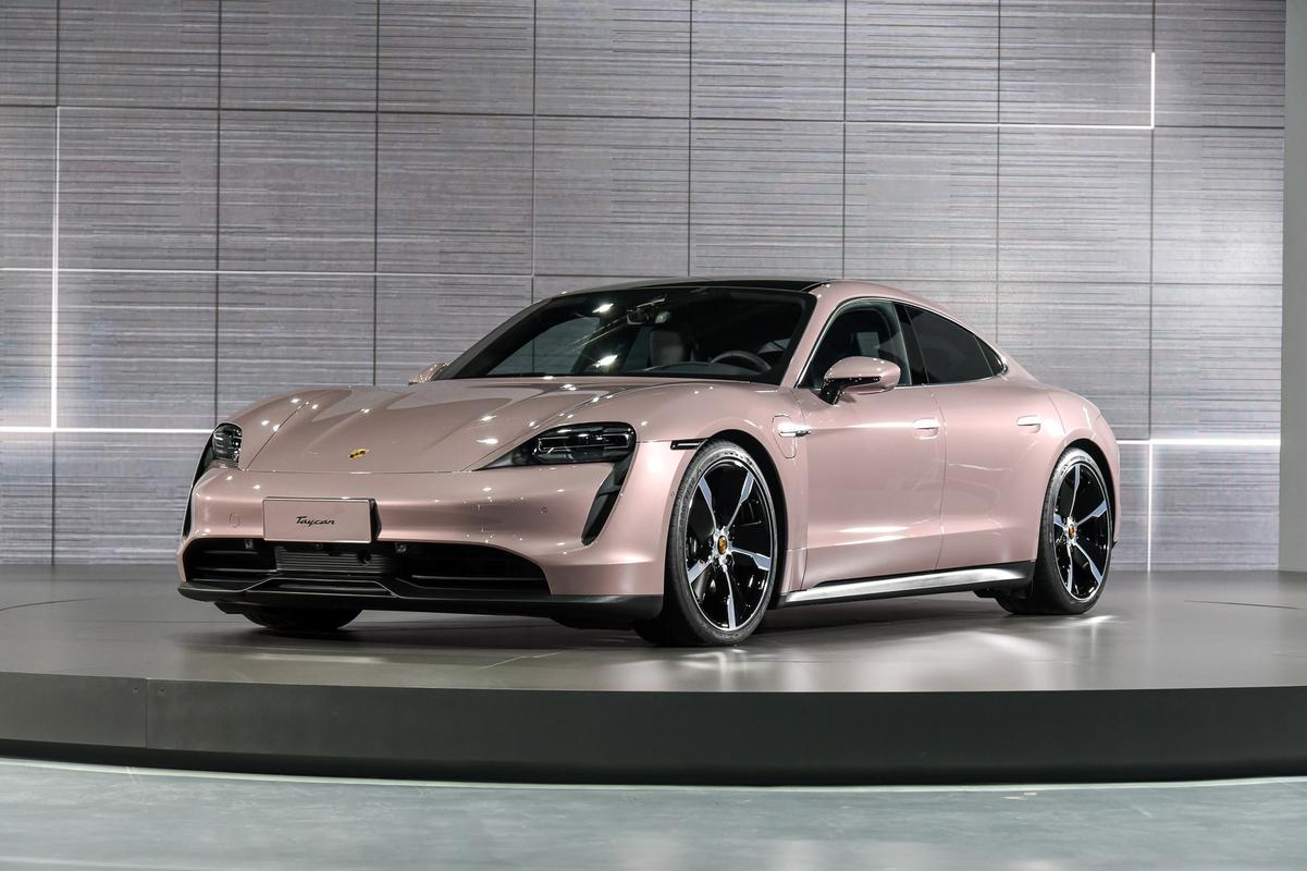 保时捷taycan:电动跑车新贵,速度与激情的绿色演绎!