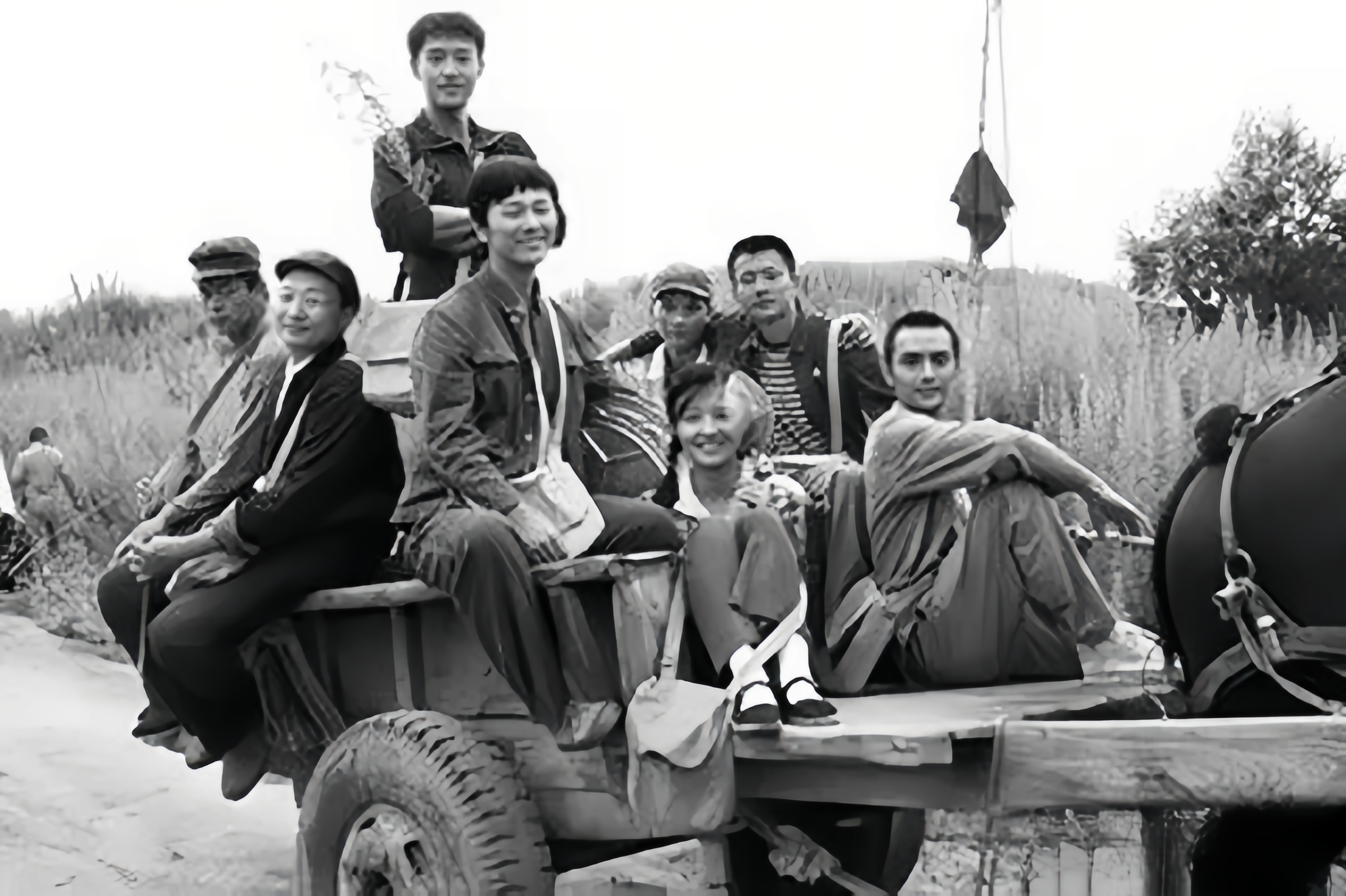 1974年,20岁的男知青,拿着铺盖走进31岁的寡妇胡庭秀家里,对寡妇和4个