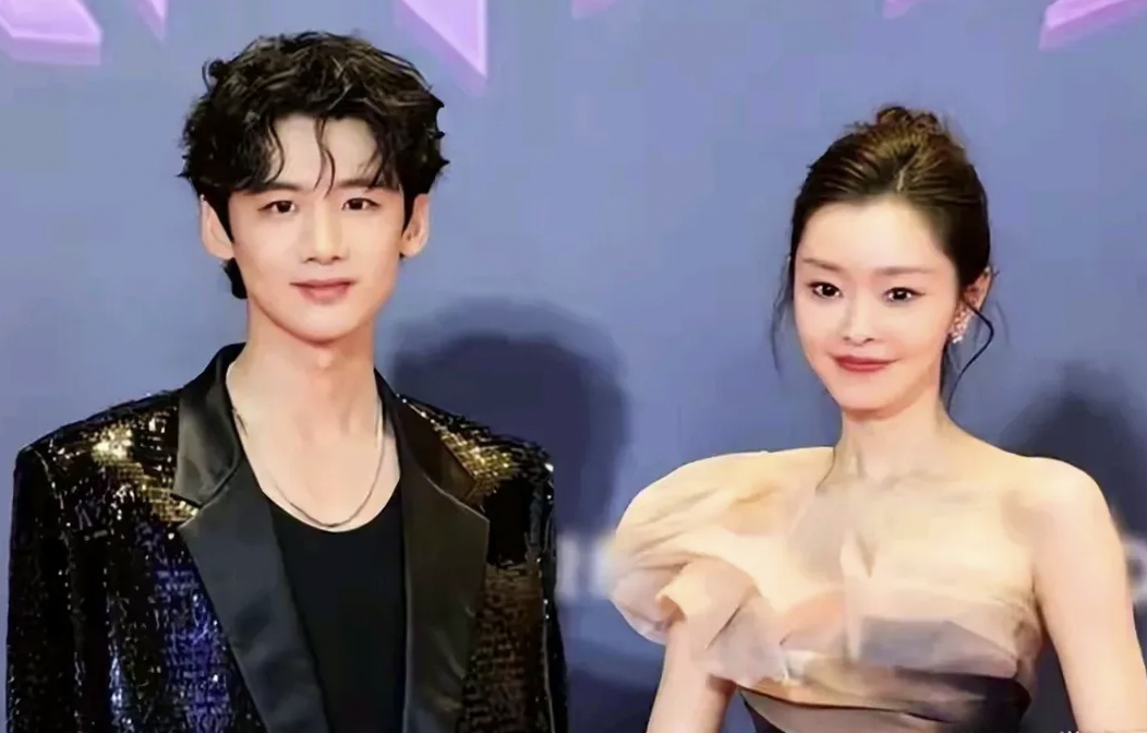 白敬亭与宋轶的恋爱: 1.来得快,去年也快:因拍戏开始也因拍戏结束 2.