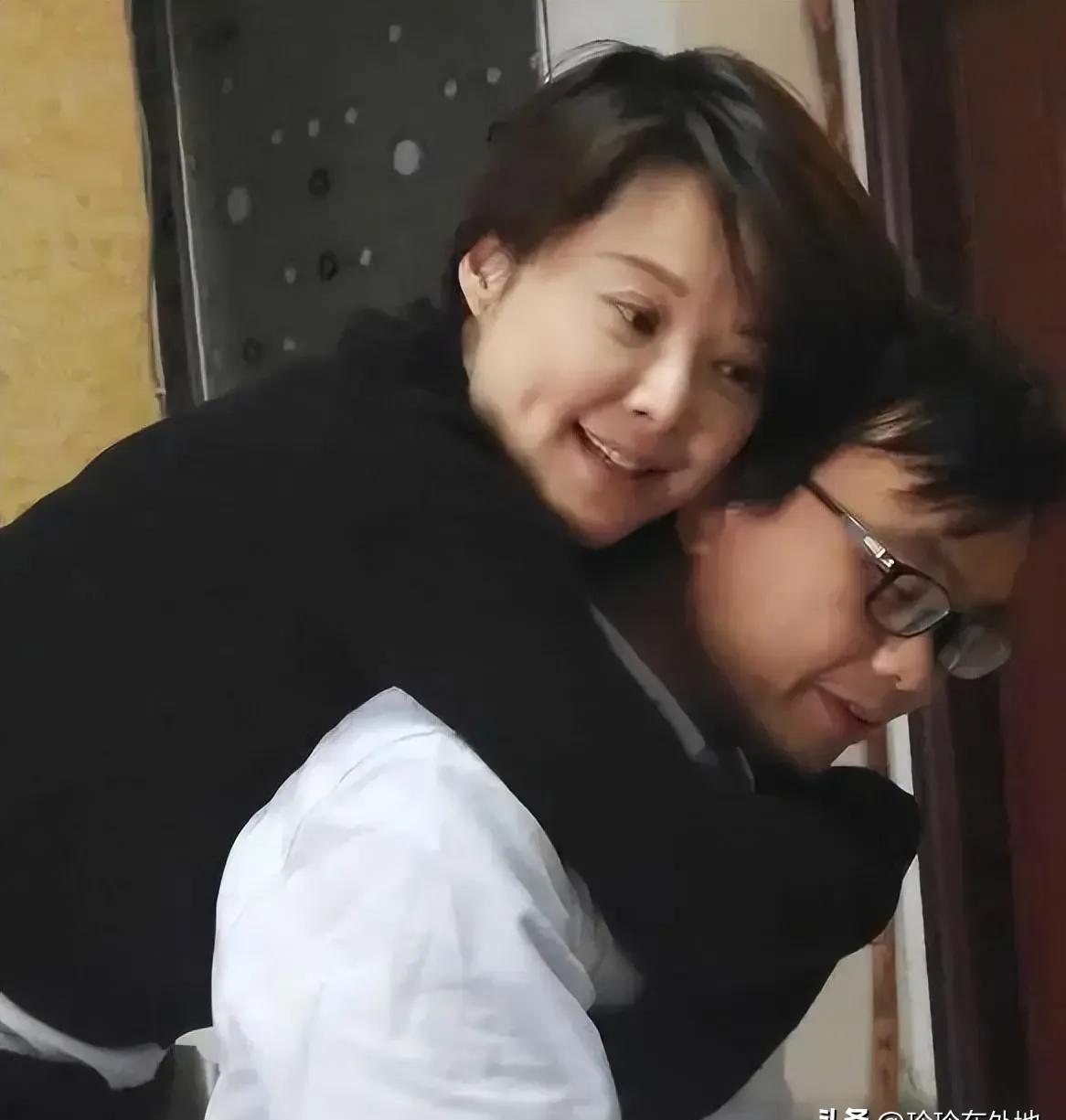 万的别墅,可是十几年过去后,徐威娶了比自己小20岁的乒乓球冠军张怡宁
