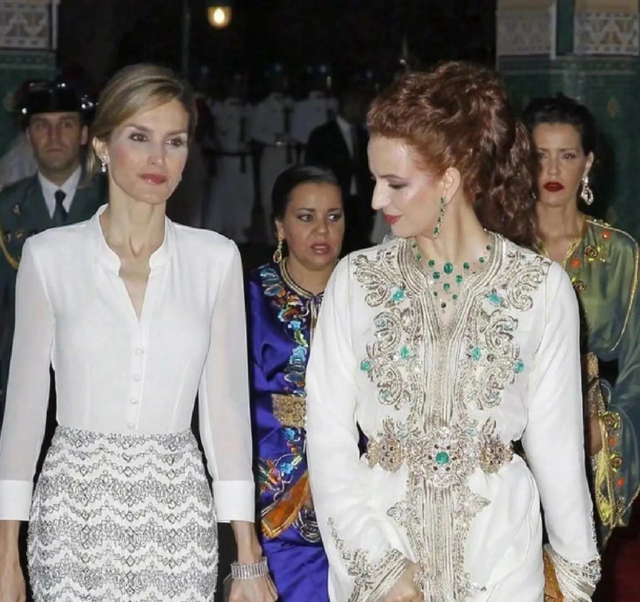 萨尔玛王妃,她的长相美丽,身段婀娜多姿,气质高贵优雅,皮肤白皙,眼睛