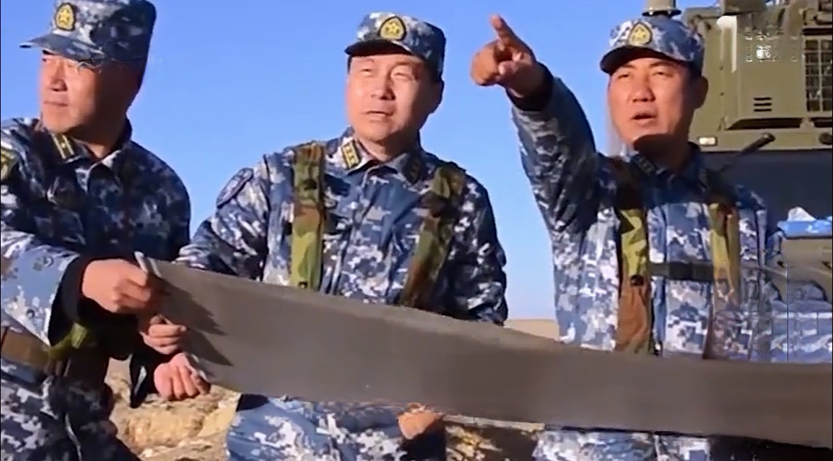 2016·朱日和a"演习中,指挥炮兵部队"击毙"朱日和