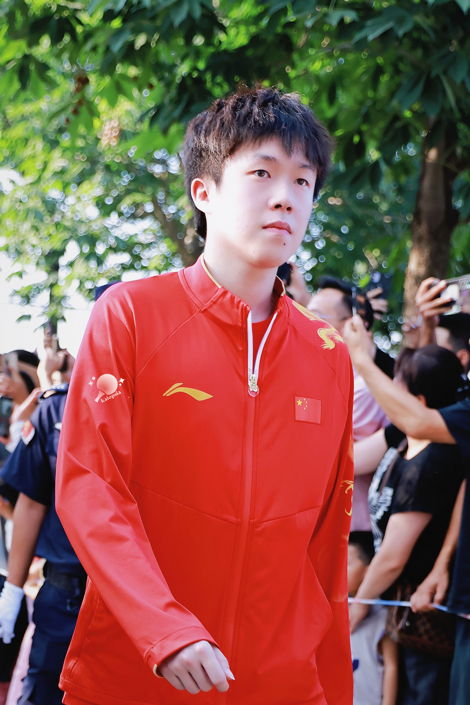 王楚钦一直说他不是一个大帅哥,其实我觉得他说的挺对的,我看着也不是